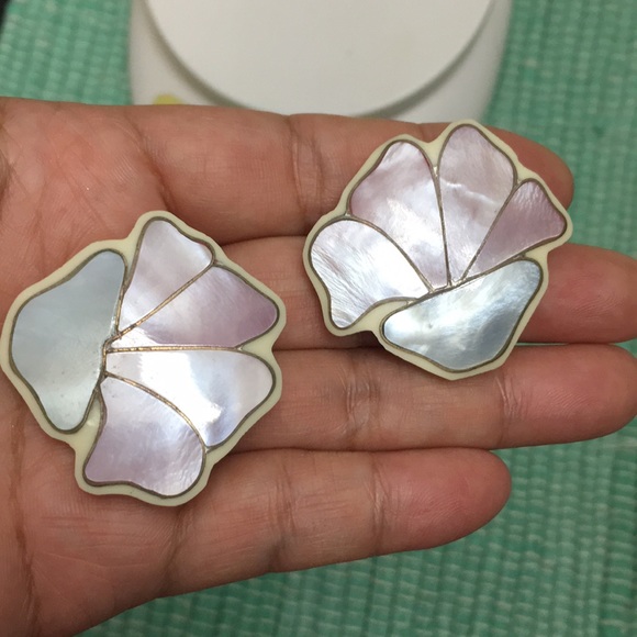 🖤Vtg MOP statement earrings - Picture 14 of 15